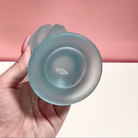 Vintage pastel frosted blue Art Deco twist vase - Picture 3 of 4